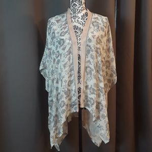 Loft one-size-fits-all kimono